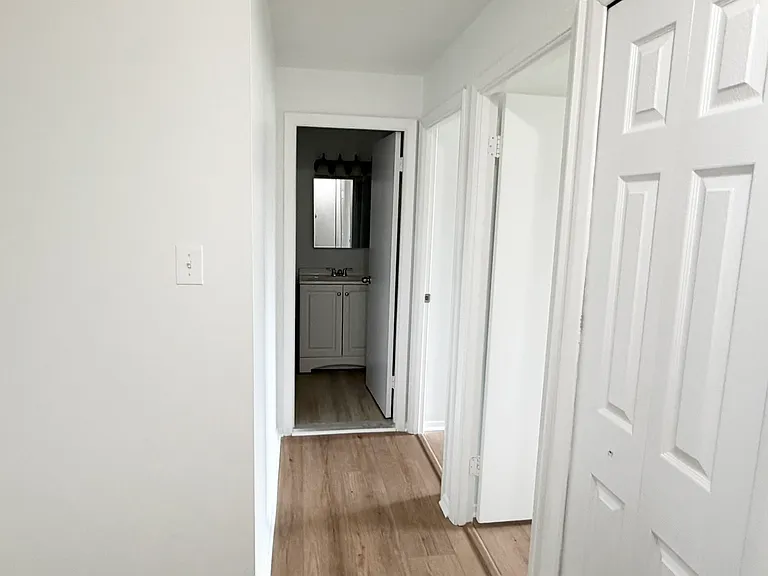 7038 Knighthood Ln — Photo 23