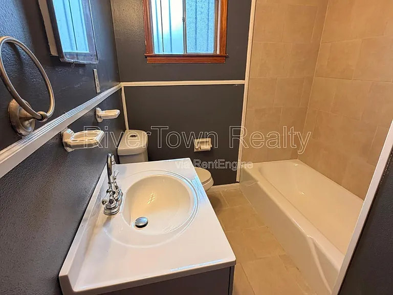 1517 Baxter Ave — Photo 12