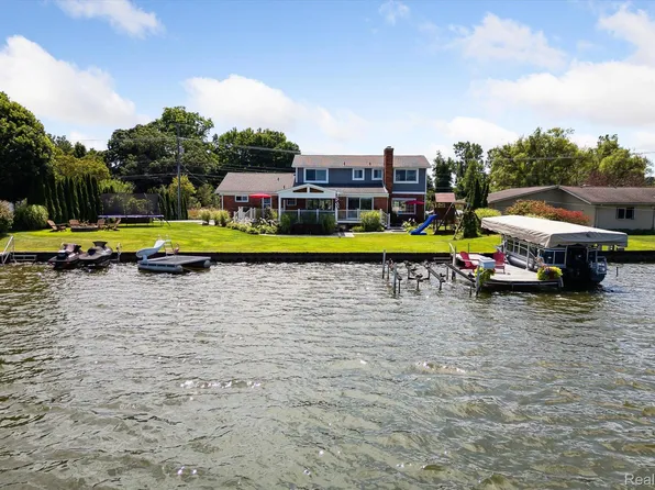 3904 Sleeth Rd, Commerce Township, MI 48382