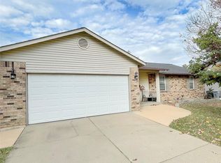 447 Tailor Ln, O'Fallon, MO 63368
