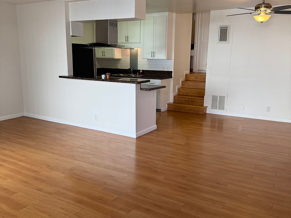 1st image of 4841 Whitsett Ave #12