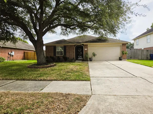7906 Sundance Ct, Baytown, TX 77521