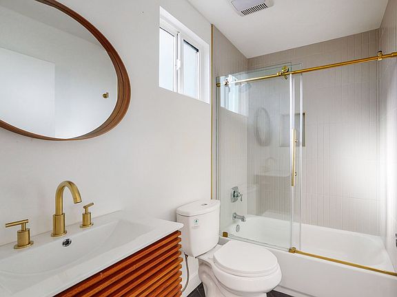 5th image of 638 N Serrano Ave #1/2