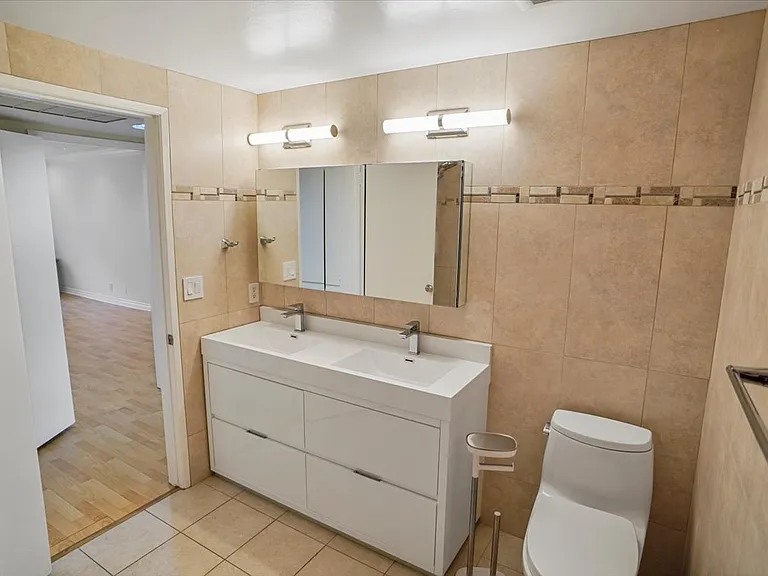 600 W Stocker St #316 — Photo 5