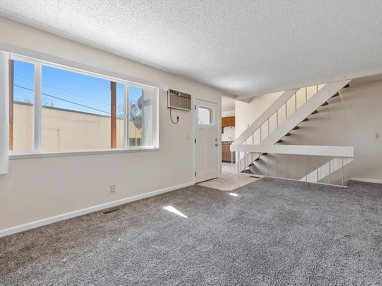 2252 Avenue C — Photo 8