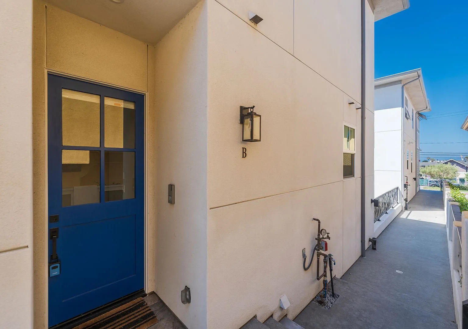 Modern Redondo Beach Townhome! — Photo 2