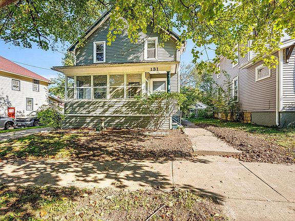 2nd image of 131 N Chicago Ave