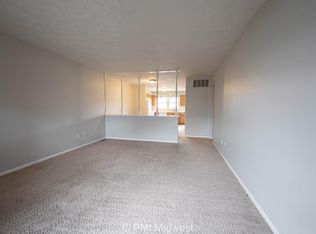 209 W Green Meadows Dr, Greenfield, IN 46140