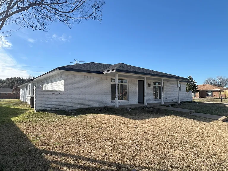 742 Royal Oaks Dr — Photo 5