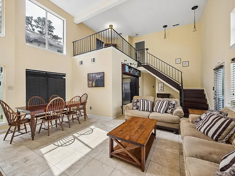 963 Althea Dr — Photo 4