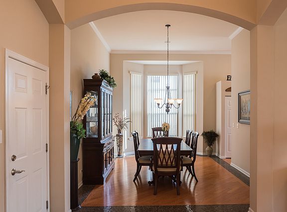 4th image of 6 Birchwood Ct
