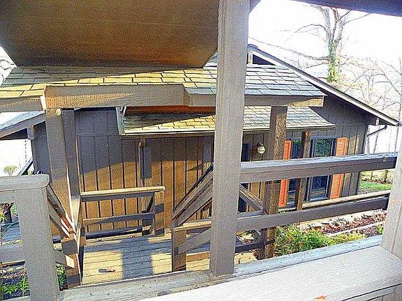 2nd image of 35 Eaton Cir