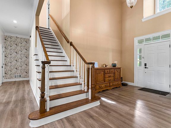 4th image of 54 Meadow Ln