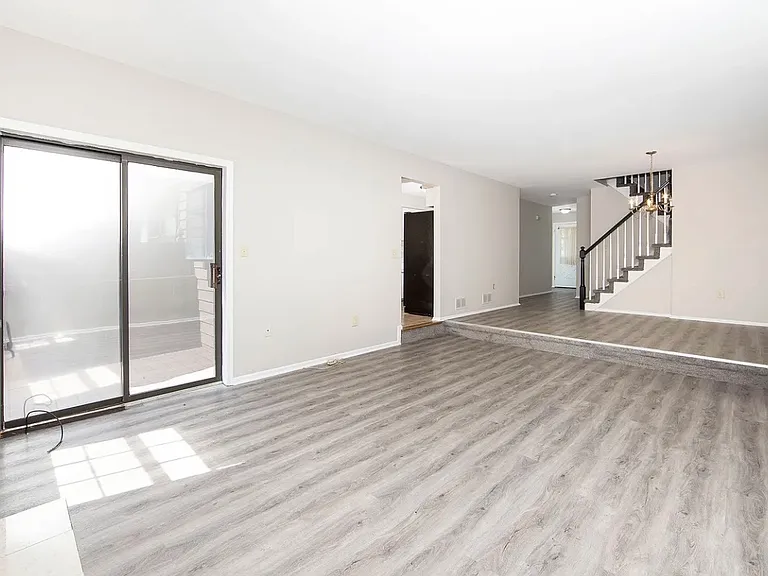 58 Danielle Ct — Photo 6