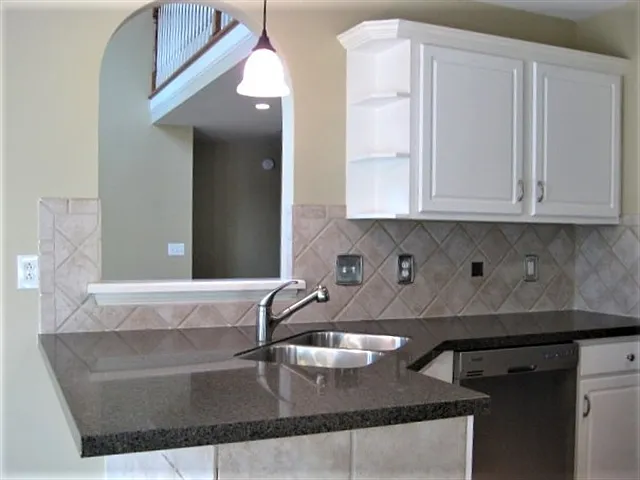 3 bed, 2.5 bath, 2753 sqft, $2,670 — Photo 4