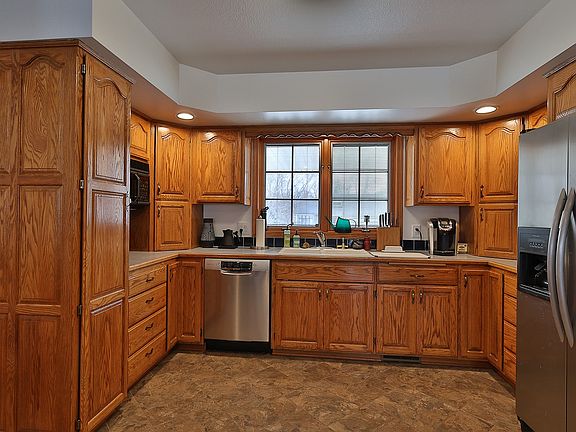 5th image of 1102 Bruce Ln