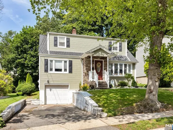 39 Division Ave, Hasbrouck Heights, NJ 07604