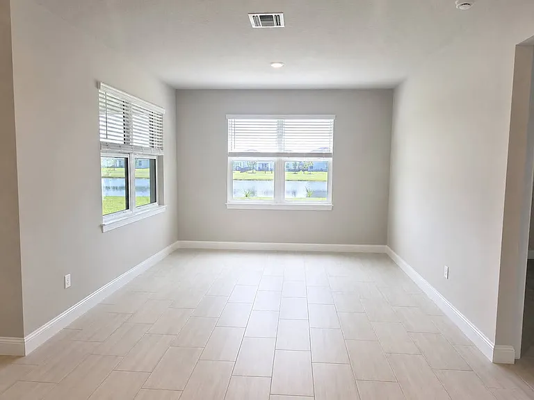 6345 NW Cloverdale Ave — Photo 7