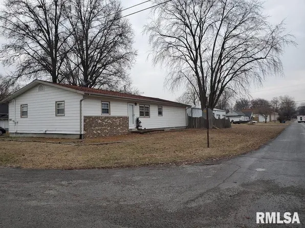 402 N Maple St, Du Quoin, IL 62832