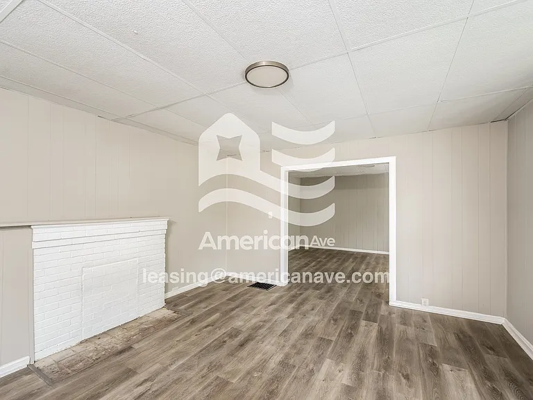 1504598_004_living_room_12865728.jpg
