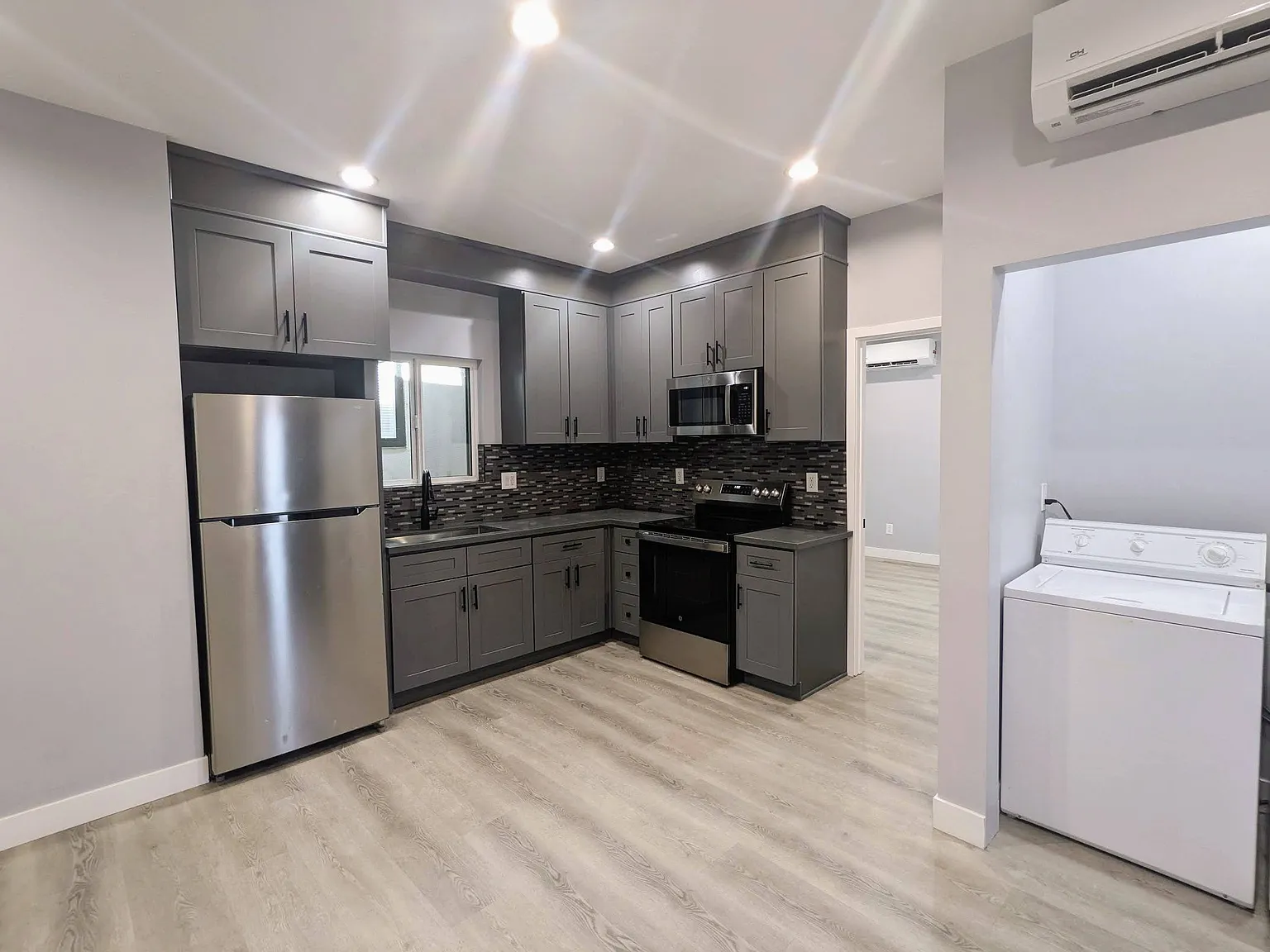 3 bed, 800 sqft, $3,000 — Photo 4