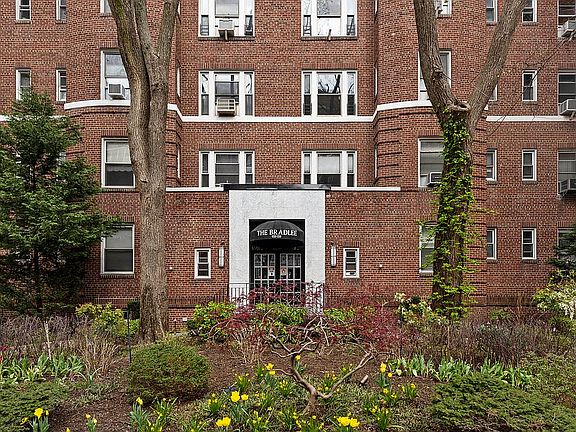 3rd image of 6909 108th St APT 407