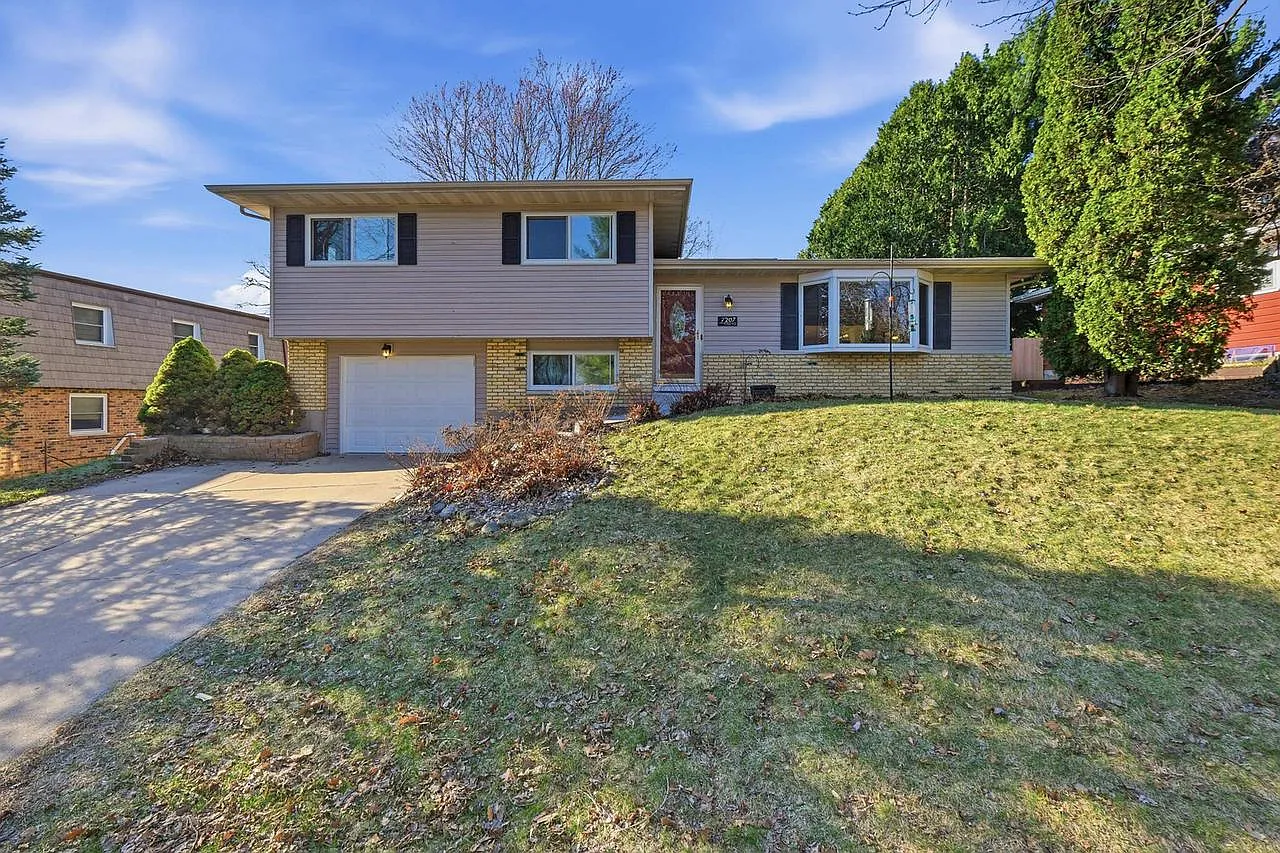 7207 Fortune Drive photo 1