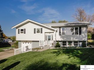 2802 Hansen Cir, Bellevue, NE 68005