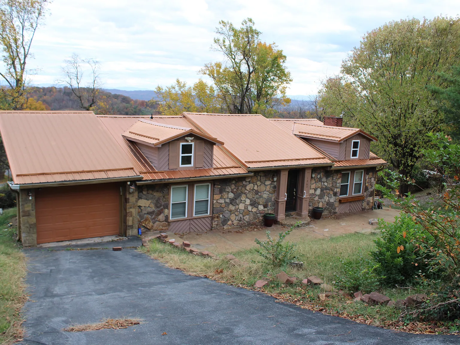 4 bed, 2685 sqft, $2,120 — Photo 1