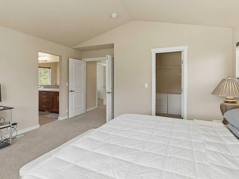 6338 Victoria Ave SE — Photo 9