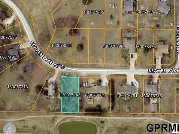 1617 Beaver Lake Blvd, Plattsmouth, NE 68048