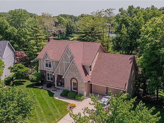 3rd image of 7709 N Lucerne Ct