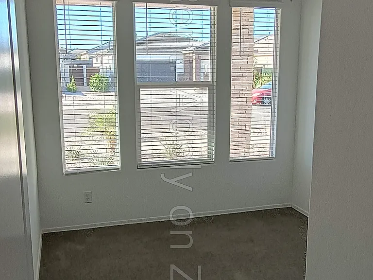 15565 W Desert Hollow Dr — Photo 15