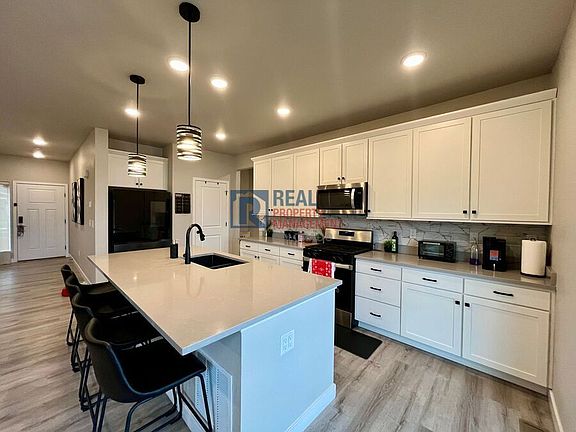 4th image of 385 Baler Ct