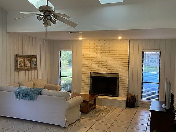 3rd image of 2110 NW 20th St