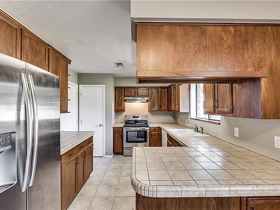 3rd image of 2117 Lea Meadow Cir