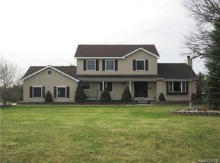 9433 Blueberry Hl, Howell, MI 48843