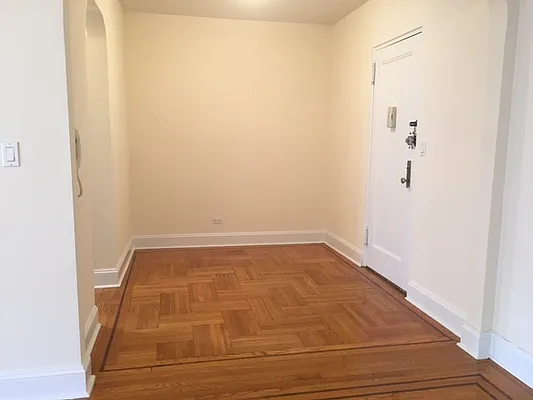Rented by Metropolitan Equities | media 20