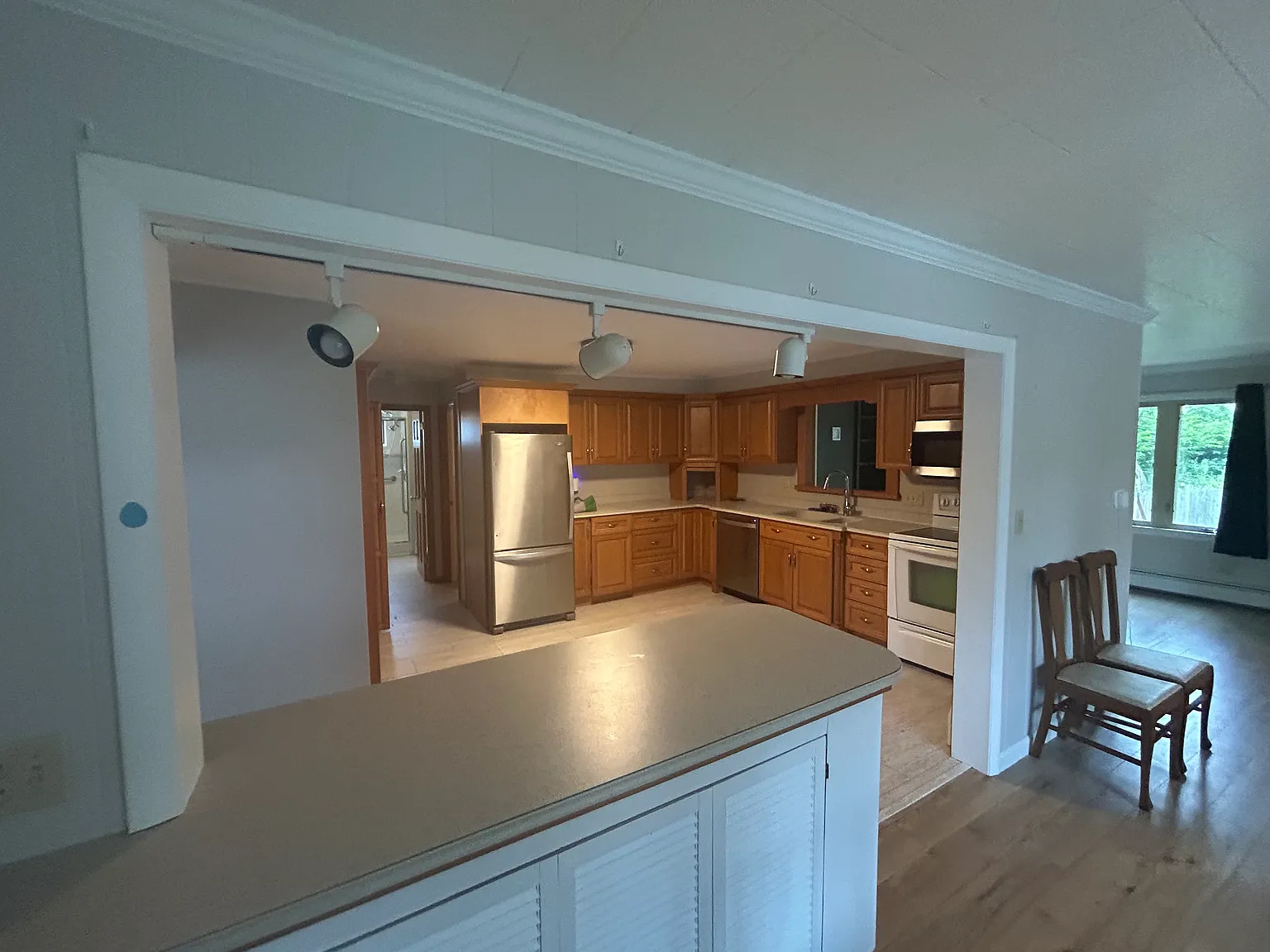 3 bed, 1734 sqft, $2,200 — Photo 2