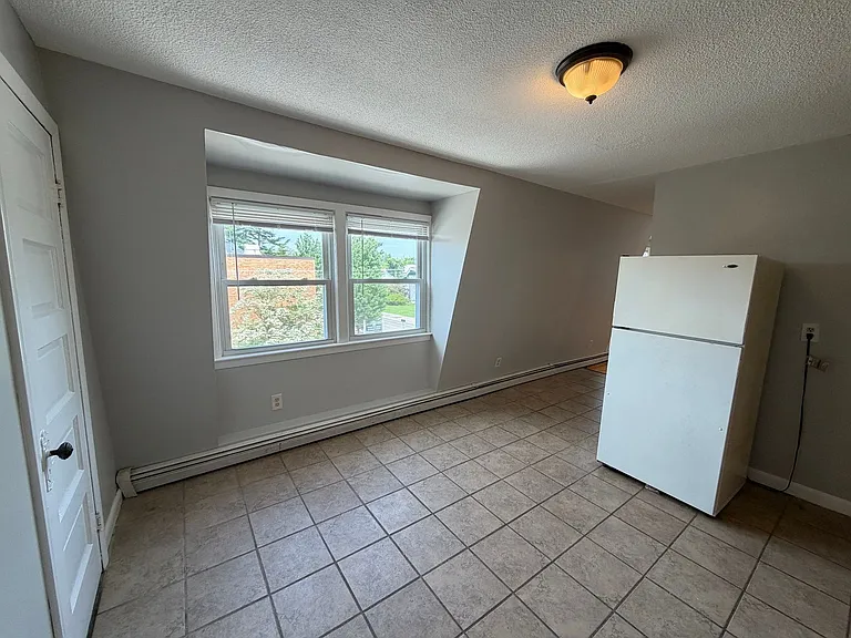 682 Beech St #5 — Photo 5