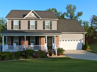 210 Rolling Creek Dr, Raeford, NC 28376