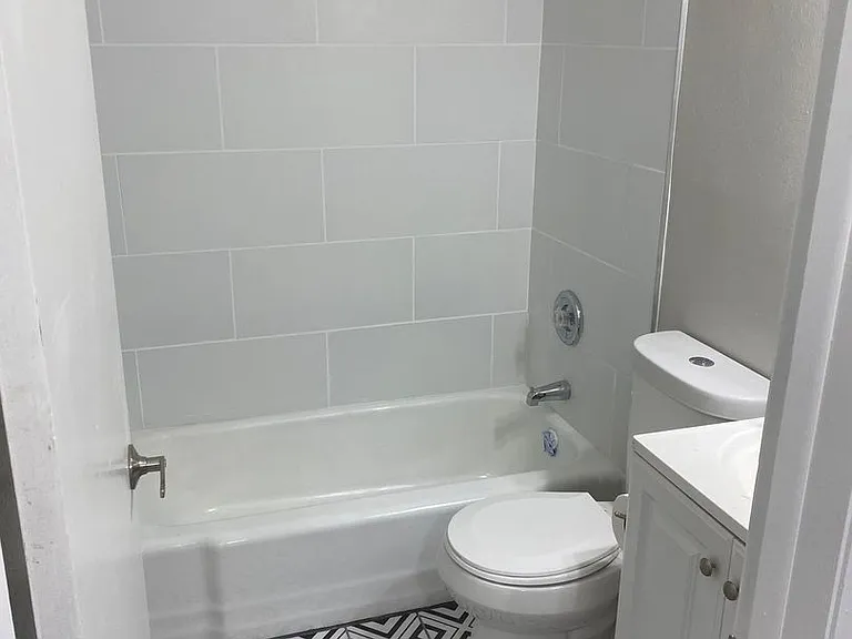 2492 N Murray Ave — Photo 5