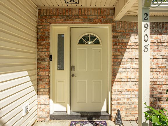 3rd image of 2908 Rothe Ln