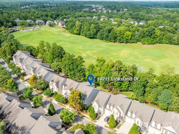 10211 Linksland Dr, Huntersville, NC 28078