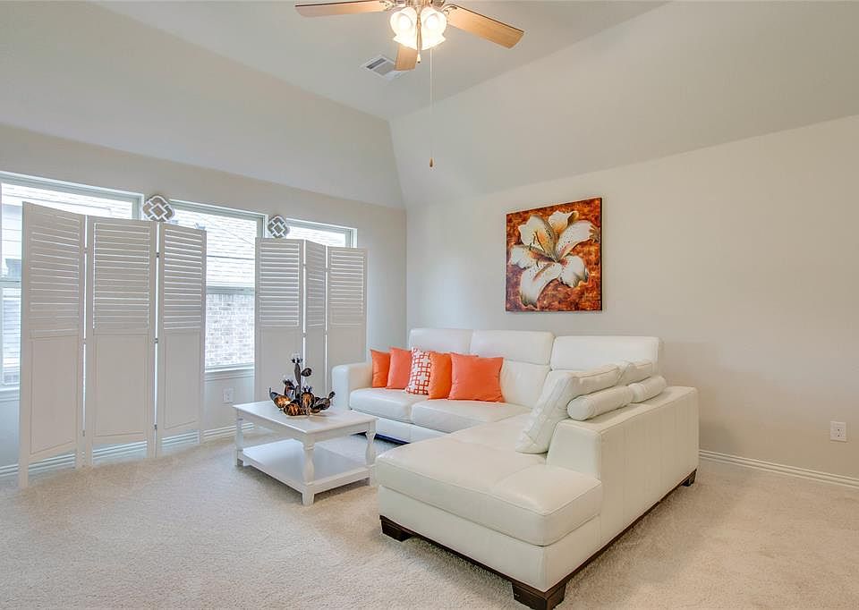 1st image of 272 Palisades Blvd