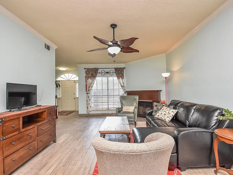 800 Country Place Dr #101 — Photo 6