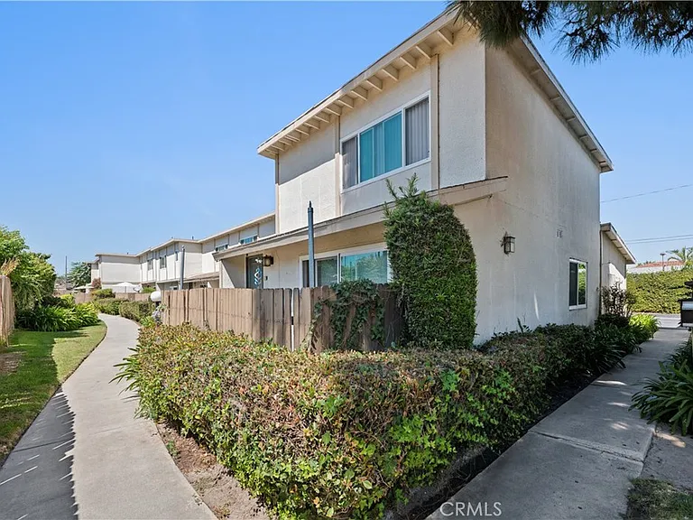 25205 Cypress St #7 — Photo 3