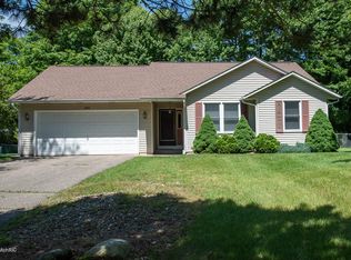 9098 Hobbit Cir, Kalamazoo, MI 49009