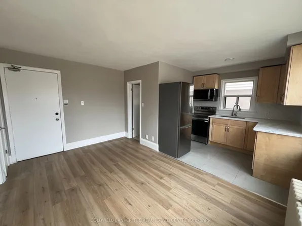 108 Grandville Ave, Toronto, ON