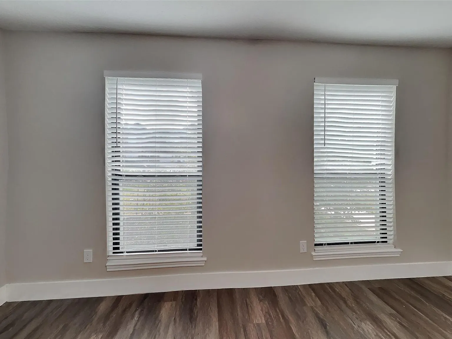 4 bed, 2.5 bath, 2291 sqft, $2,300 — Photo 2